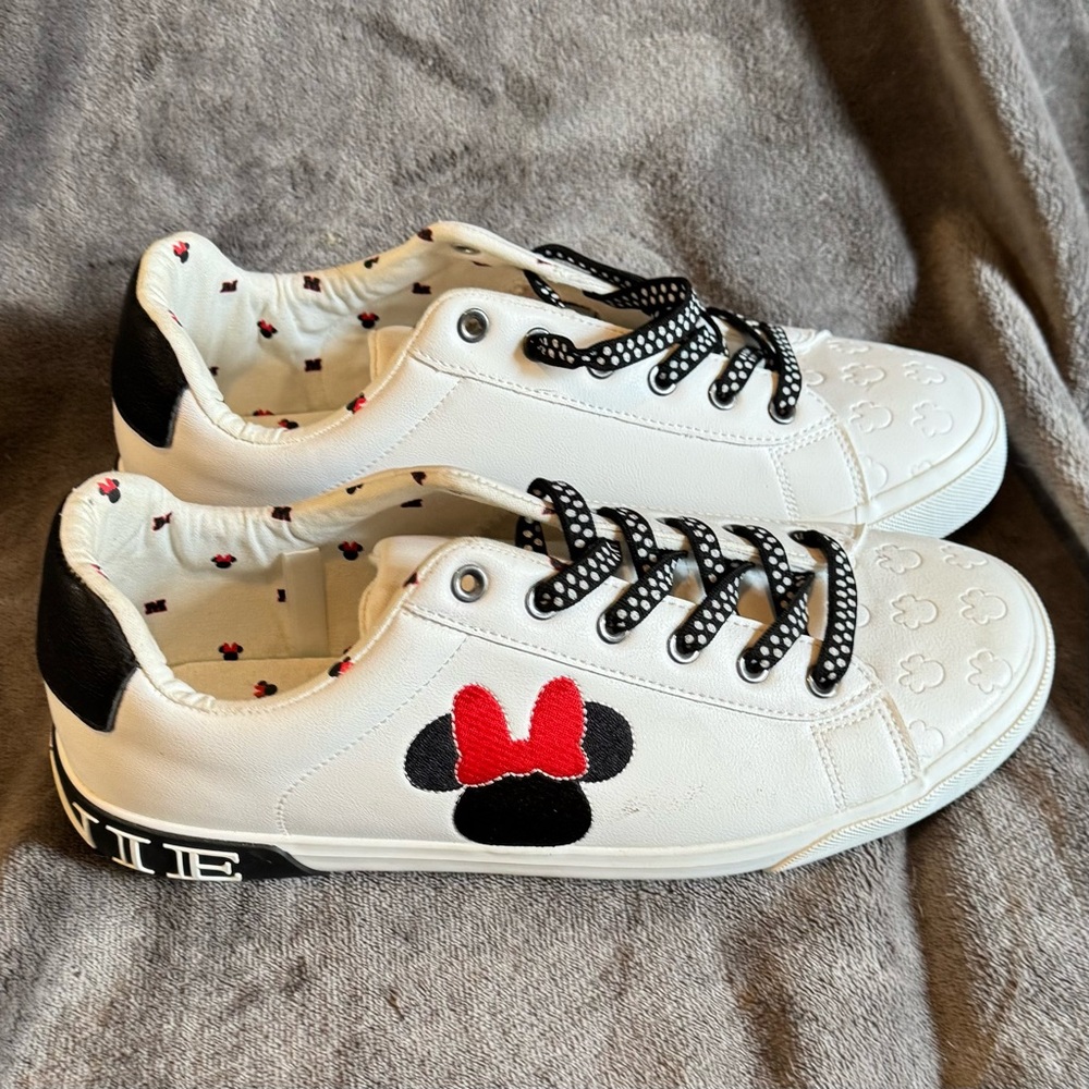 Disney Minnie Mouse White and Black Sneakers